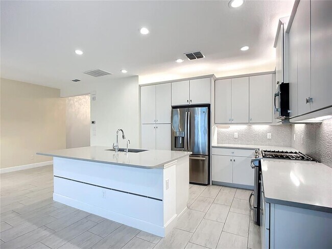 Building Photo - 15459 Santa Pola Dr