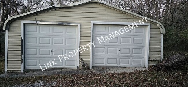 Building Photo - 2310 N Chamberlain Ave