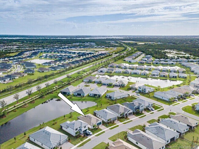 Building Photo - 861 SE Courances Dr