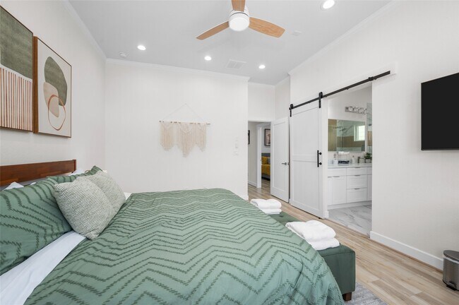 Building Photo - 7089 Tierwester St