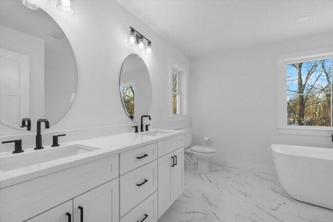 Building Photo - Move In Ready: Custom-built home