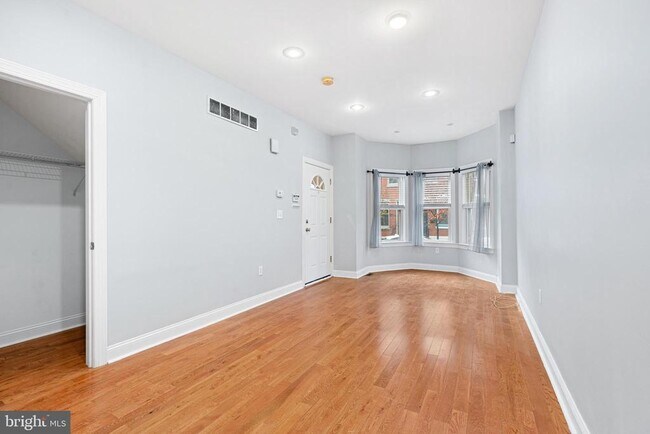 Building Photo - 2339 Catharine St