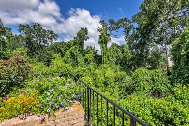 Building Photo - 1800 Stoney Brook Dr