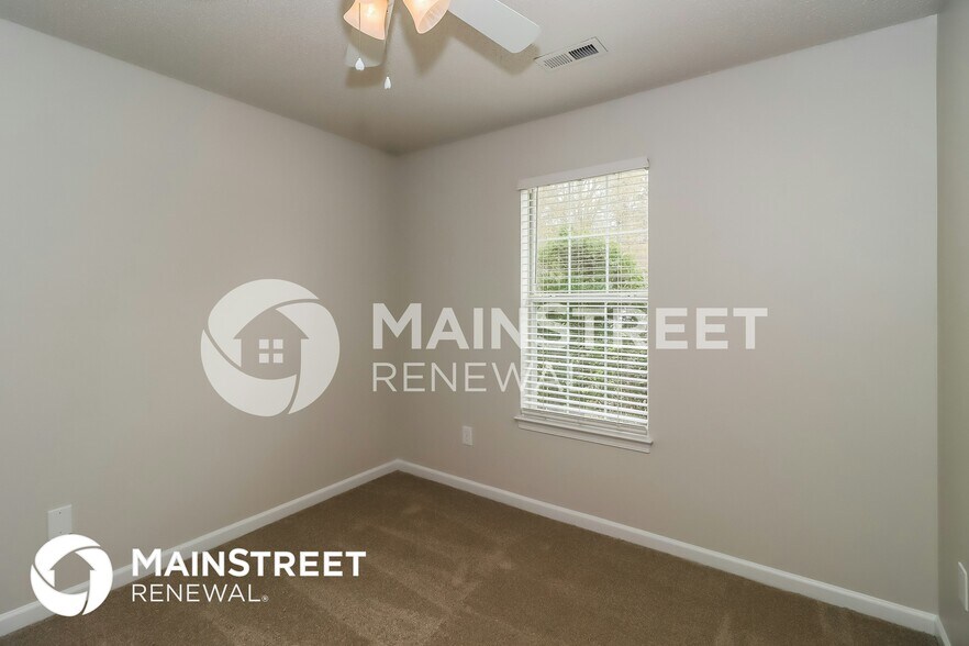 Building Photo - 265 Indian Paint Brush Dr