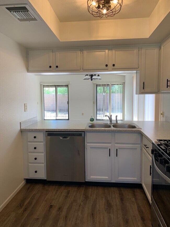 Building Photo - 3 bedroom 2 bath