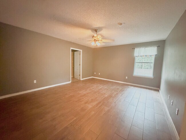 Building Photo - 2070 Catline Cir