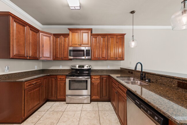 Building Photo - 4 Bed Navarre Townhome in Pool Community