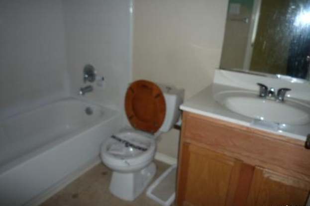 Building Photo - 2476 Medina Dr