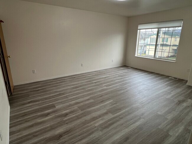 Building Photo - 6641 Desiree Loop