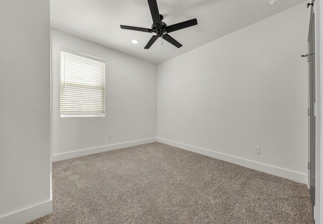 Building Photo - 201 Dawn Lynn Dr