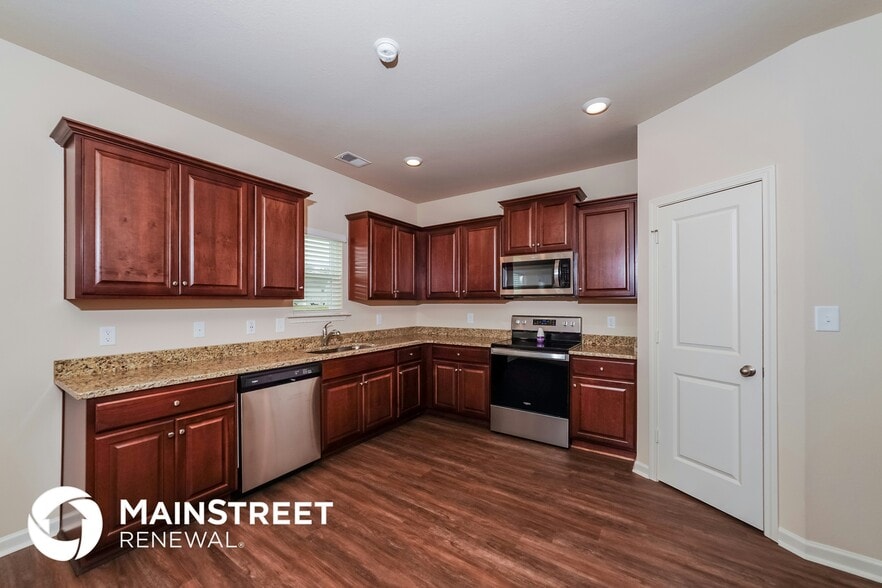 Building Photo - 595 Clover Cir