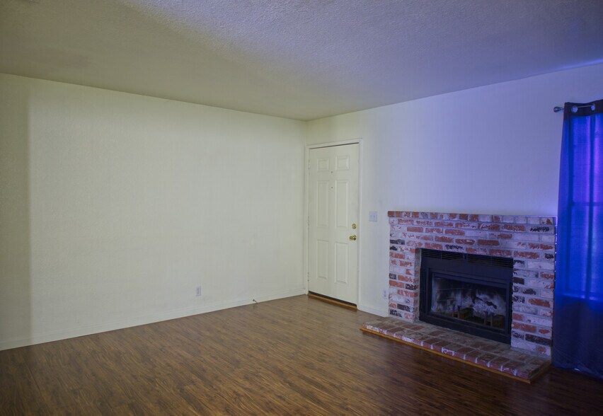 Building Photo - 8272 Center Pky