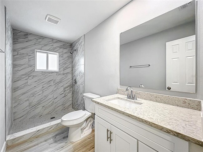 Building Photo - 8676 Hillside Dr