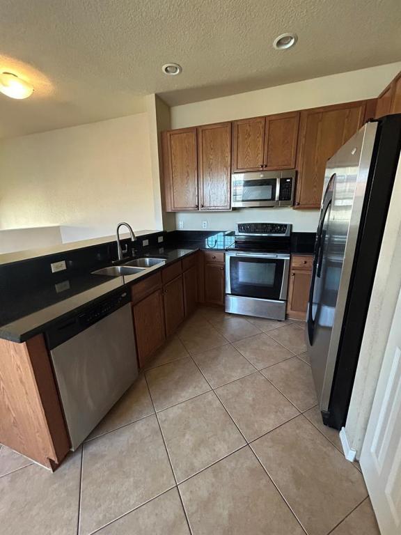 Building Photo - 9065 Plymouth Pl