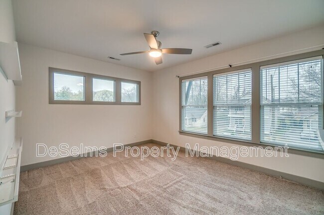 Building Photo - 917B Spain Ave
