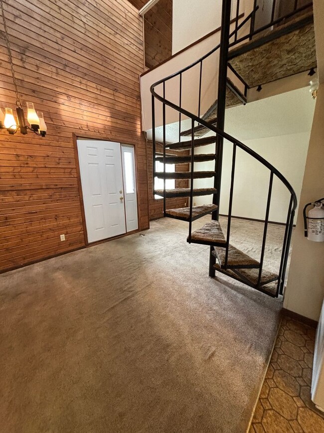 Building Photo - !!!! RENT SPECIAL- HALF OFF FIRST MONTH OF...