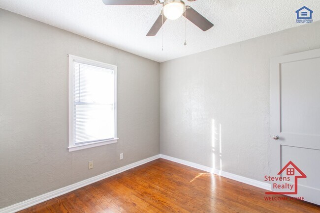 Building Photo - 2524 Prentice NW