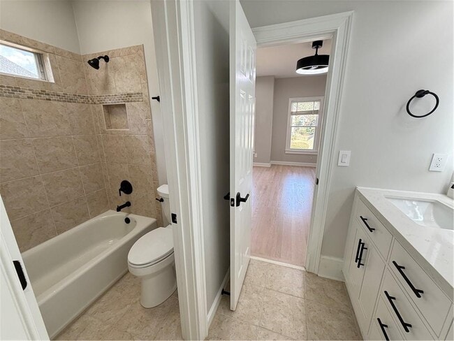 Building Photo - 1660 Briergate Dr