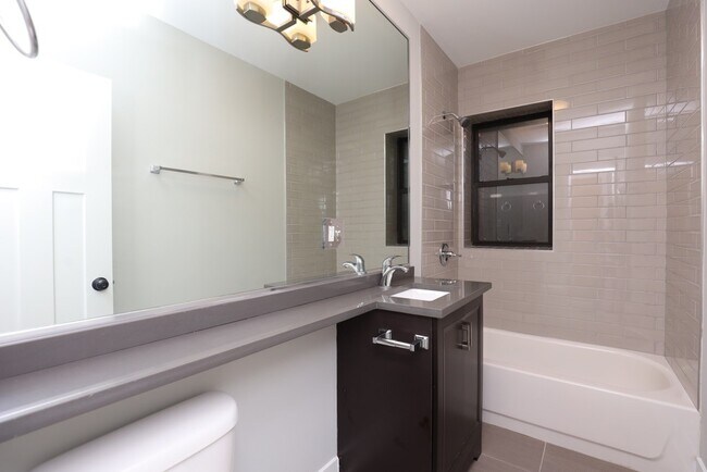 Building Photo - 716 W Brompton Ave