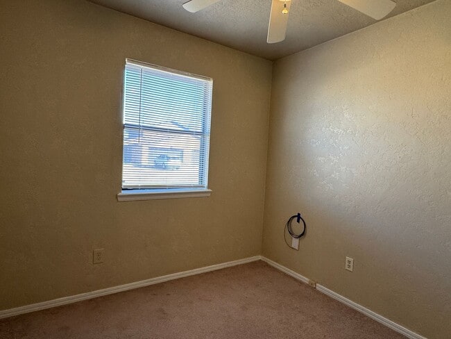 Building Photo - 2704 NW Friar Tuck Ln