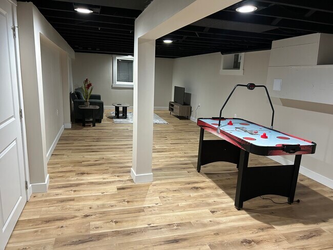 Building Photo - 6846 County Line Rd