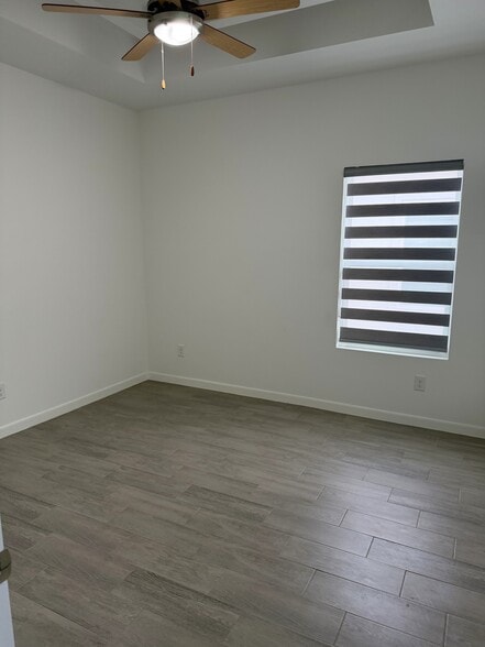 Building Photo - 220 W Campeche Ave