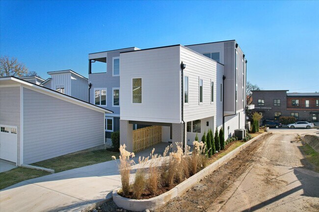 Building Photo - 766 Alloway St