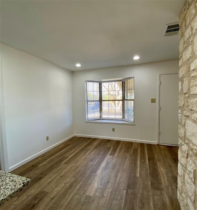 Building Photo - 5502 Longhorn Landing