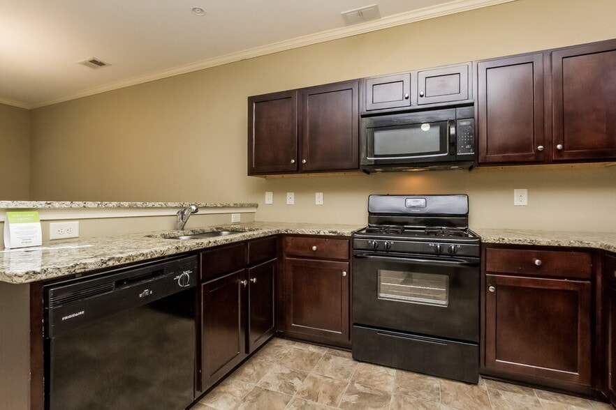 Building Photo - 338 Camellia Way