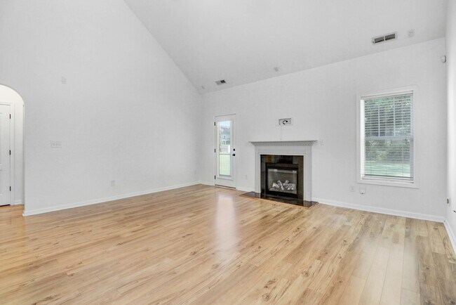 Building Photo - 111 E Berkshire Ct