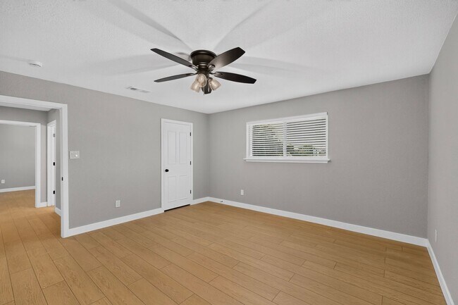 Building Photo - 1600 Crimson Ct