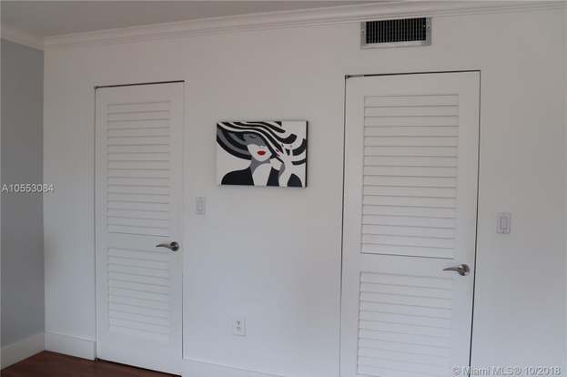 Building Photo - 6801 Indian Creek Dr