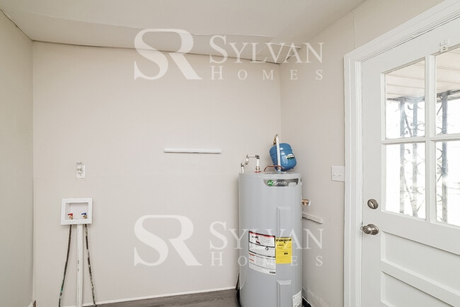 Building Photo - You will love this 3BR Home!