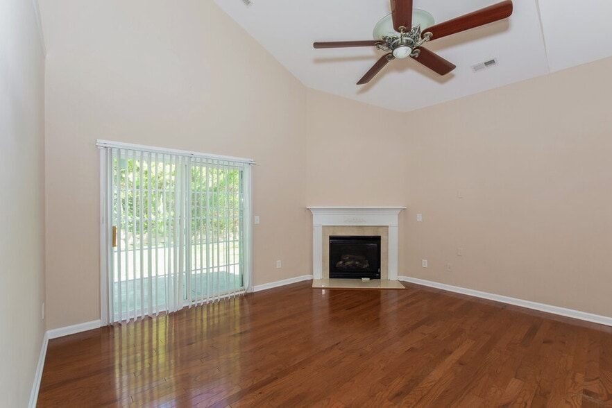 Building Photo - 16047 Long Talon Way