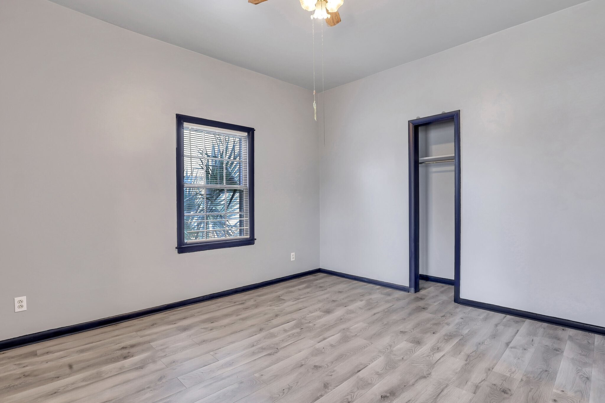 Building Photo - 1008 W 52nd St