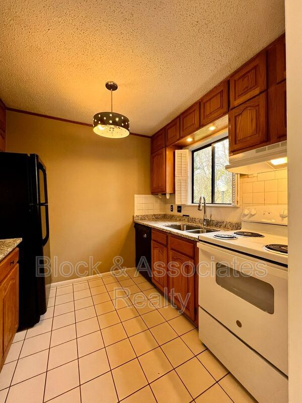 Building Photo - 131 Cedar Cove Ln