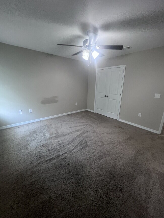 Building Photo - 426 Eisenhower Dr