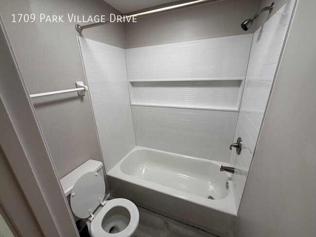 Building Photo - 1709 Park Village Dr