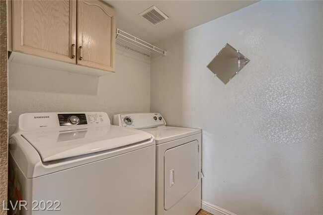 Building Photo - 8417 Sewards Bluff Ave