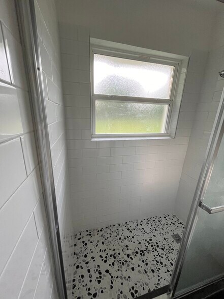 Building Photo - 745 Westbrook Dr