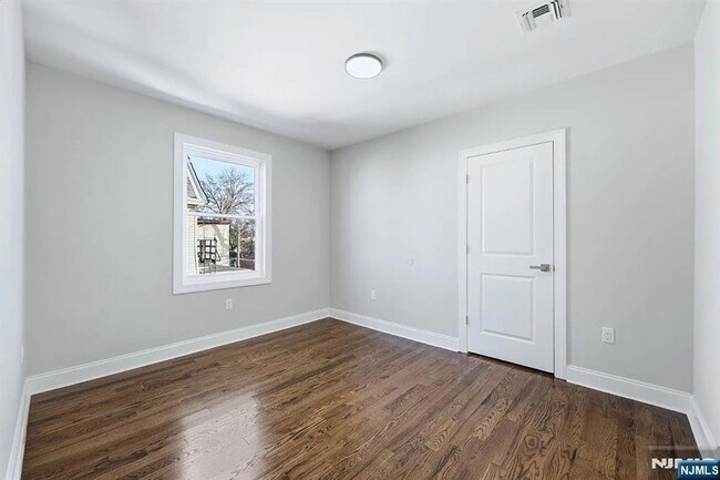 Building Photo - 46 Eppirt St