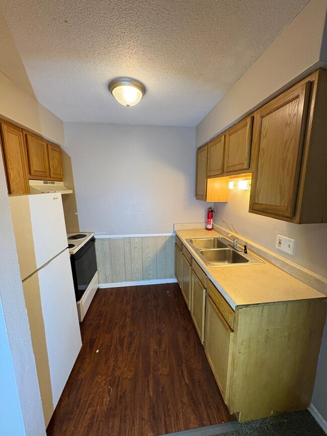 Building Photo - Brooke Park Apartments