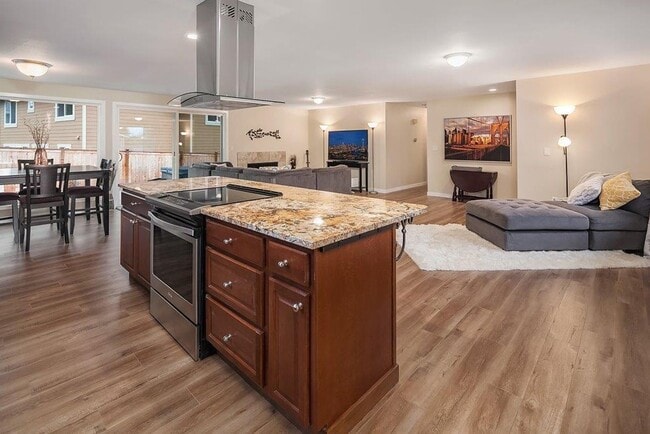Building Photo - 3bd/1.75ba Redmond Home