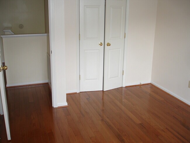 Building Photo - 302 Armour St