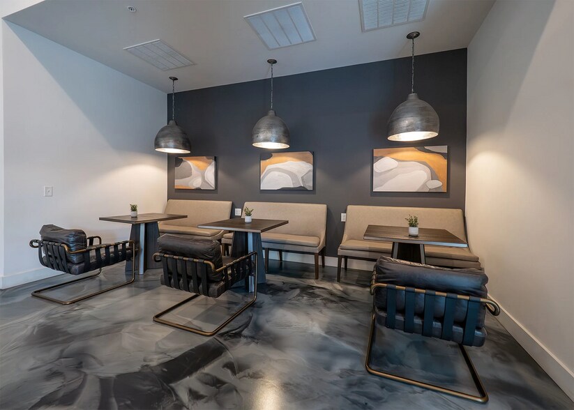 Building Photo - 210 W 5th Ave