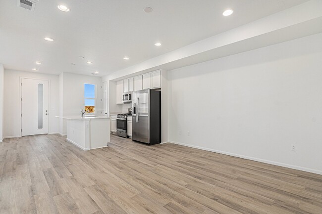 Building Photo - Contemporary 3-Bedroom Duplex in Aurora’s ...