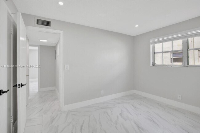 Building Photo - 5420 Hollywood Blvd