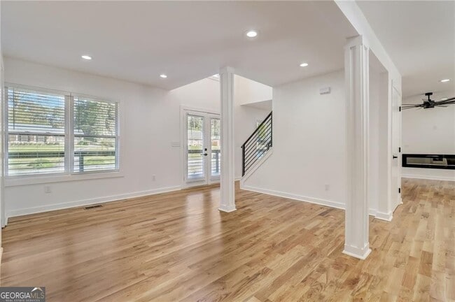 Building Photo - 3202 Kingsdale Dr SW