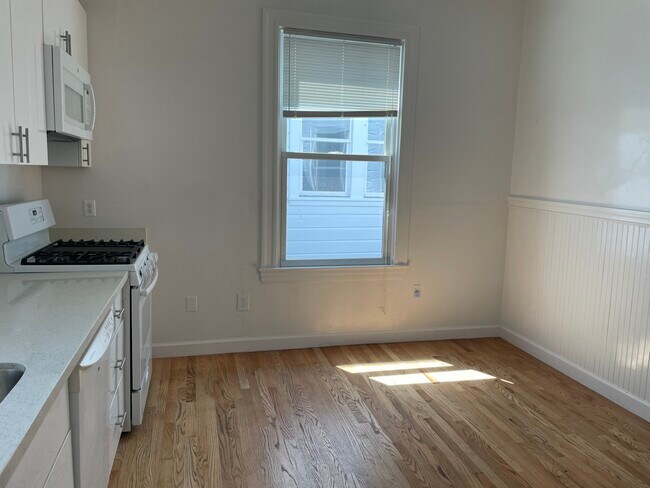 Building Photo - 1551 Franklin St