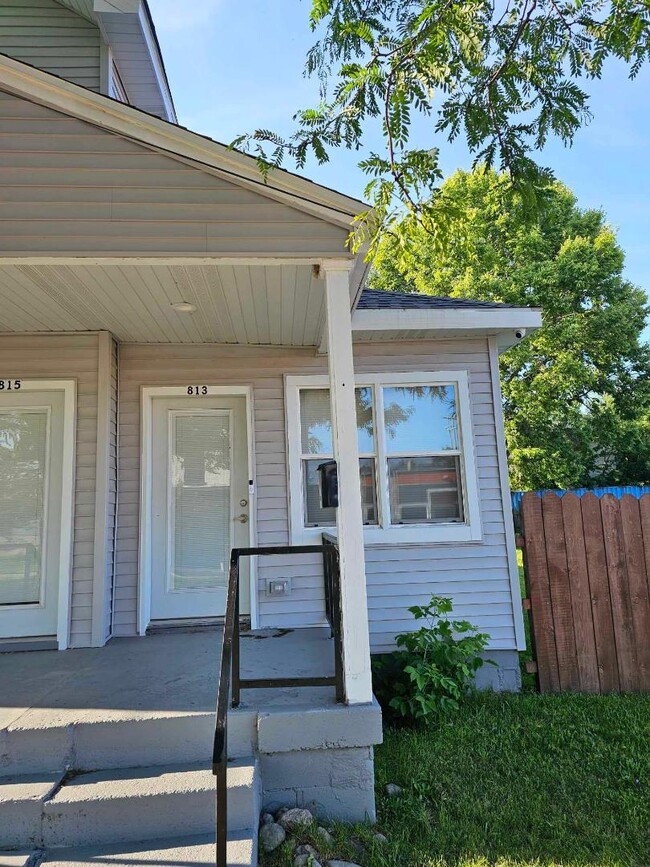Building Photo - 813 Butterworth St SW